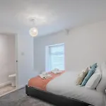 5-Bed Home Near Swansea Stadium
