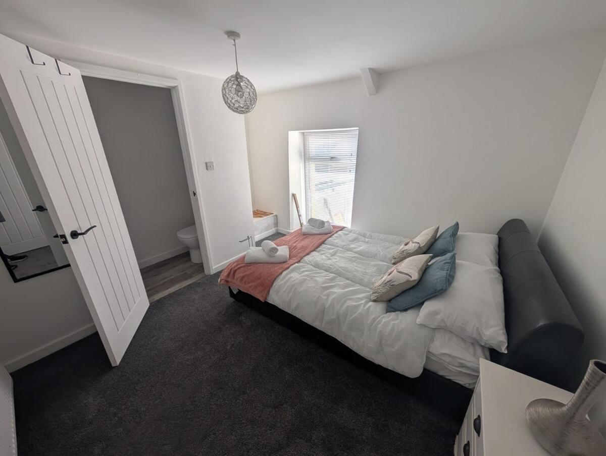 Holiday home 5-bed Near Stadium Swansea