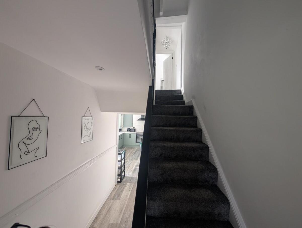 Holiday home 5-bed Near Stadium Swansea
