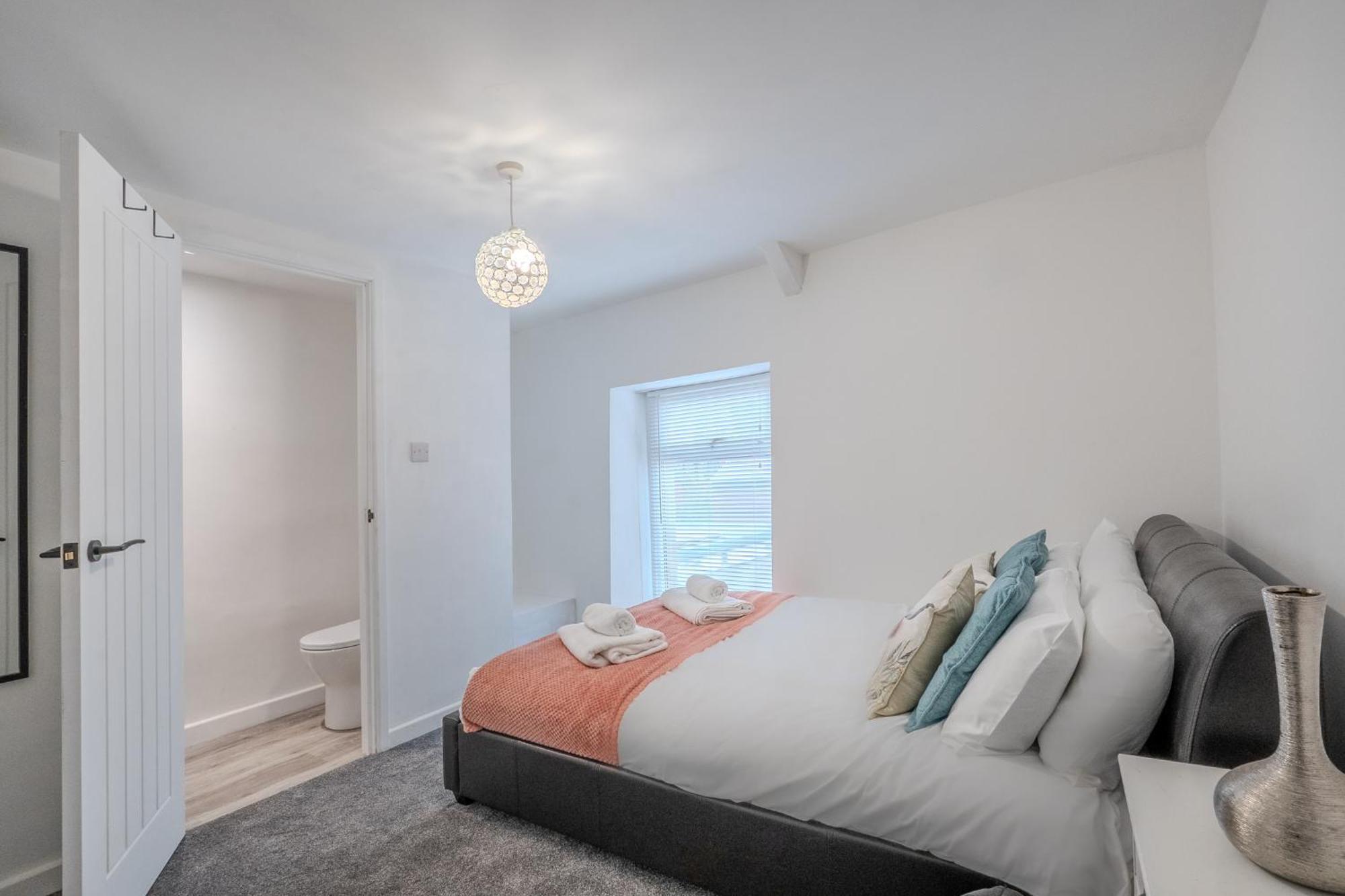 Holiday home 5-bed Near Stadium *