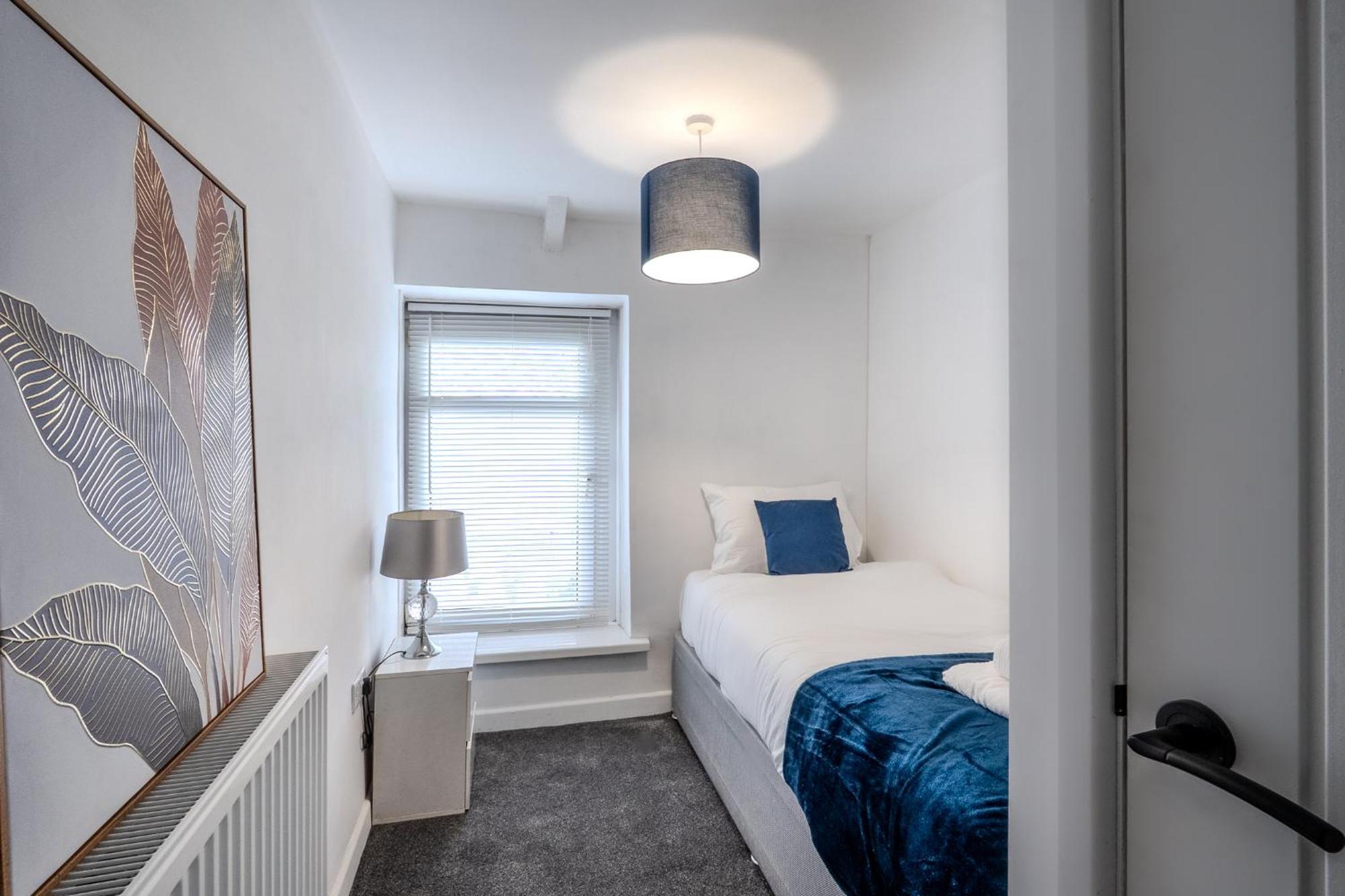 5-bed Near Stadium Holiday home