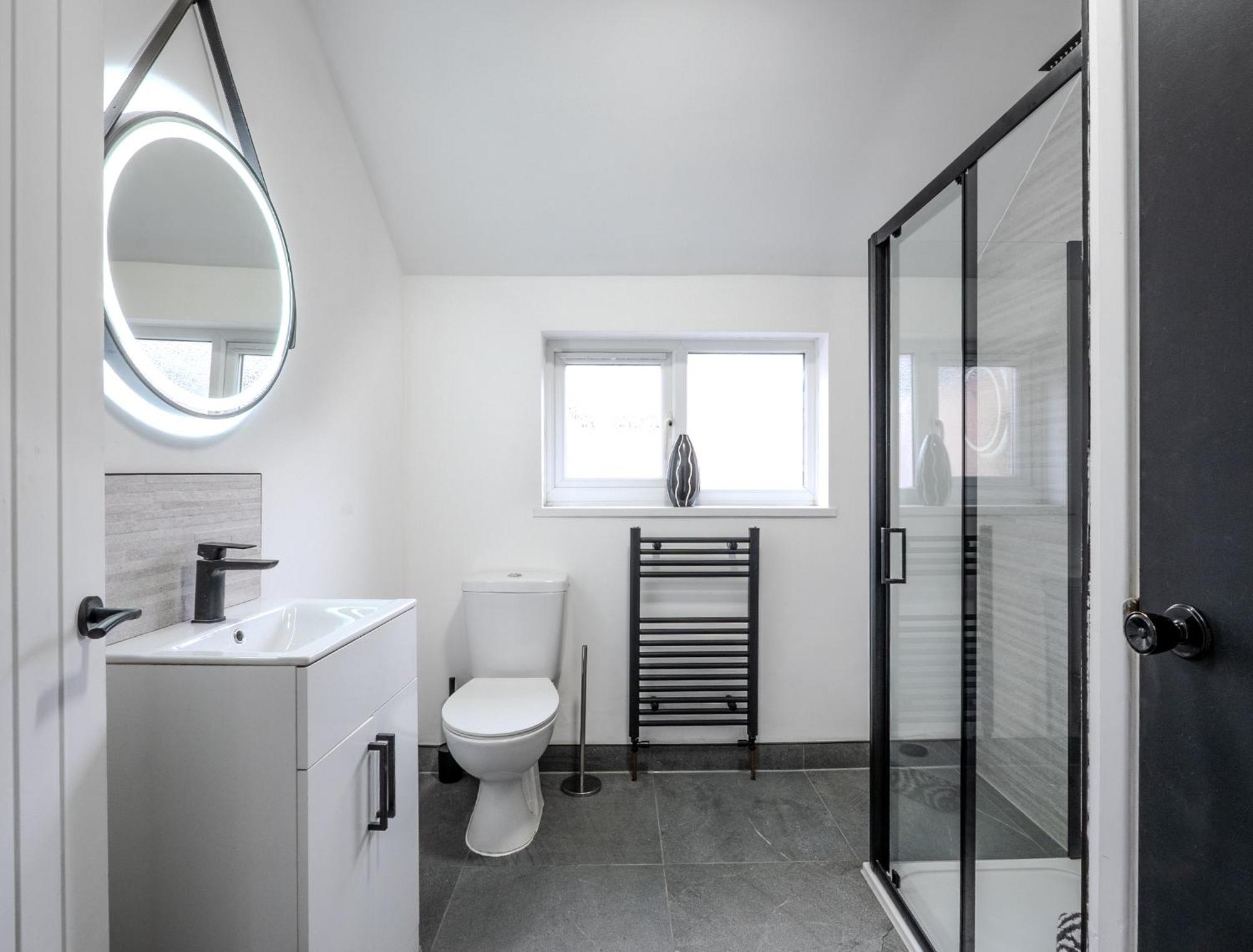 5-bed Near Stadium * Swansea